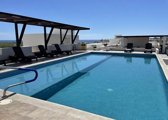 Walk To Beach, King Bed 2b2 Newly Furnished Cabo San Lucas