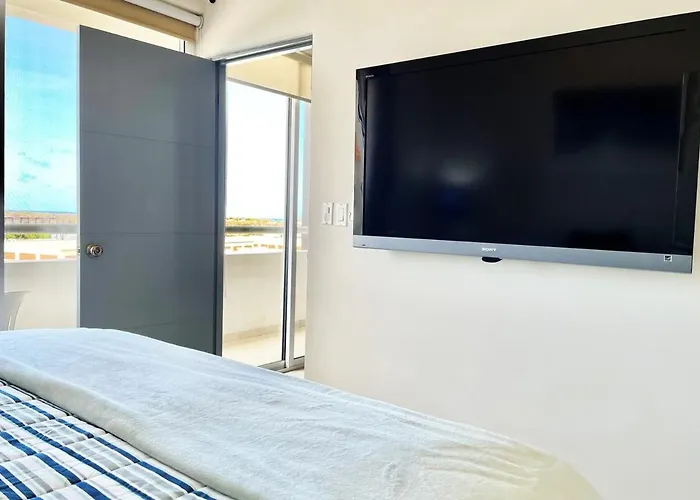 Walk To Beach, King Bed 2b2 Newly Furnished *