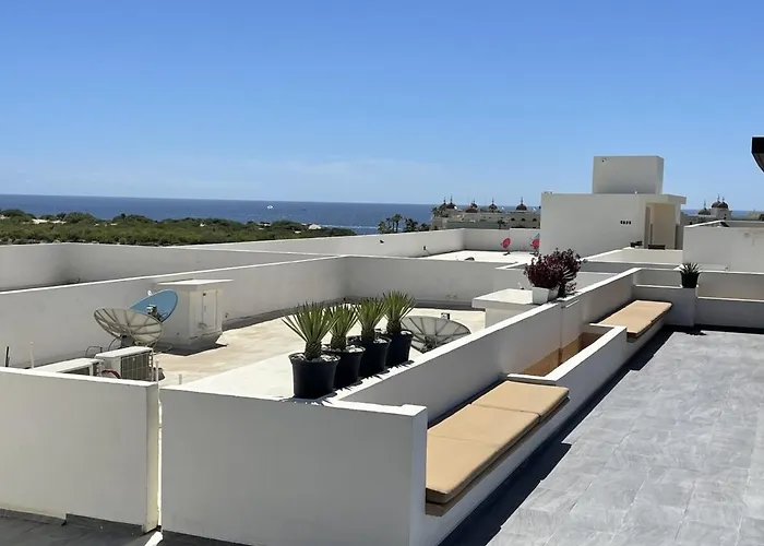 Apartment Walk To Beach, King Bed 2b2 Newly Furnished