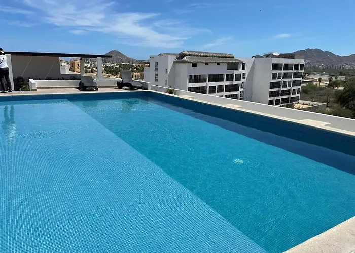Walk To Beach, King Bed 2b2 Newly Furnished Apartment *