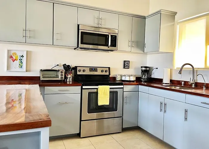 Walk To Beach, King Bed 2b2 Newly Furnished *