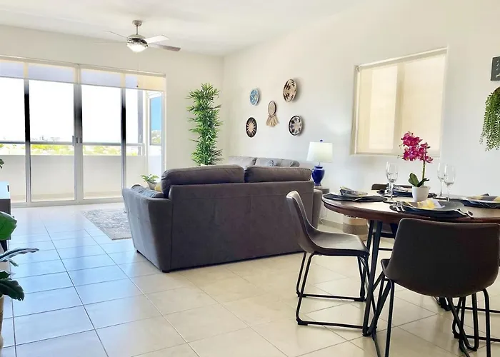 Apartment Walk To Beach, King Bed 2b2 Newly Furnished